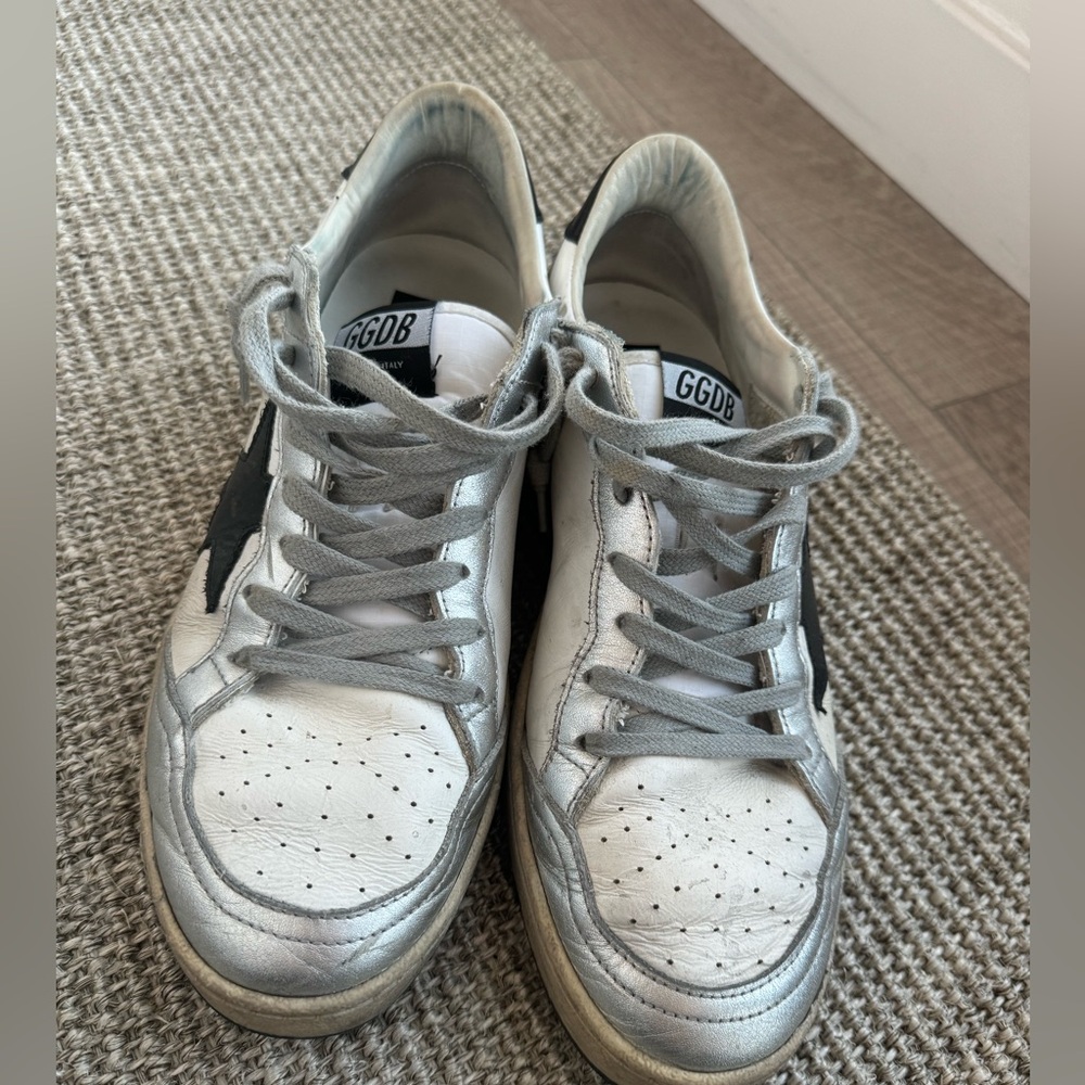 Golden Goose sneakers for men. Worn o ly a fee times, in perfect conditions.